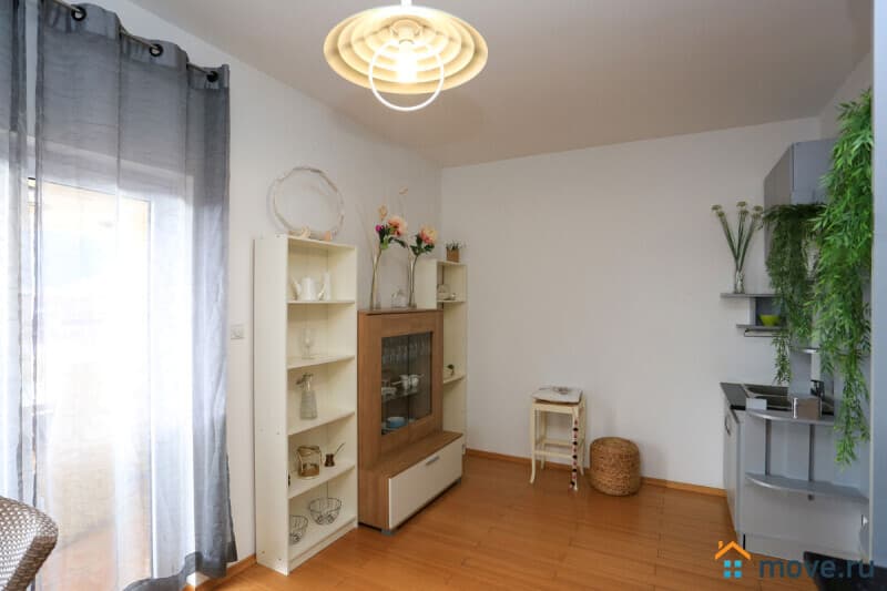 5-комн. квартира, 215 м²