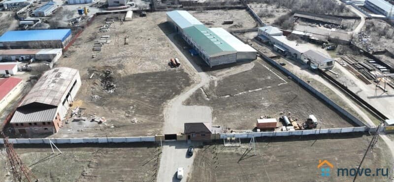 нежилое здание, 6000 м²