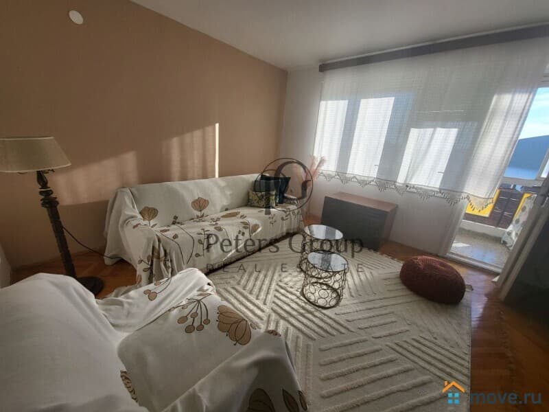 студия, 73 м²