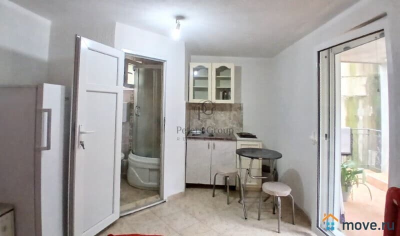 студия, 90 м²
