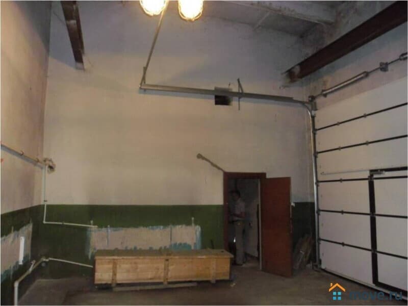 нежилое здание, 210 м²